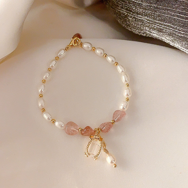 Graceful Freshwater Pearl Bracelet x Crystal Stones